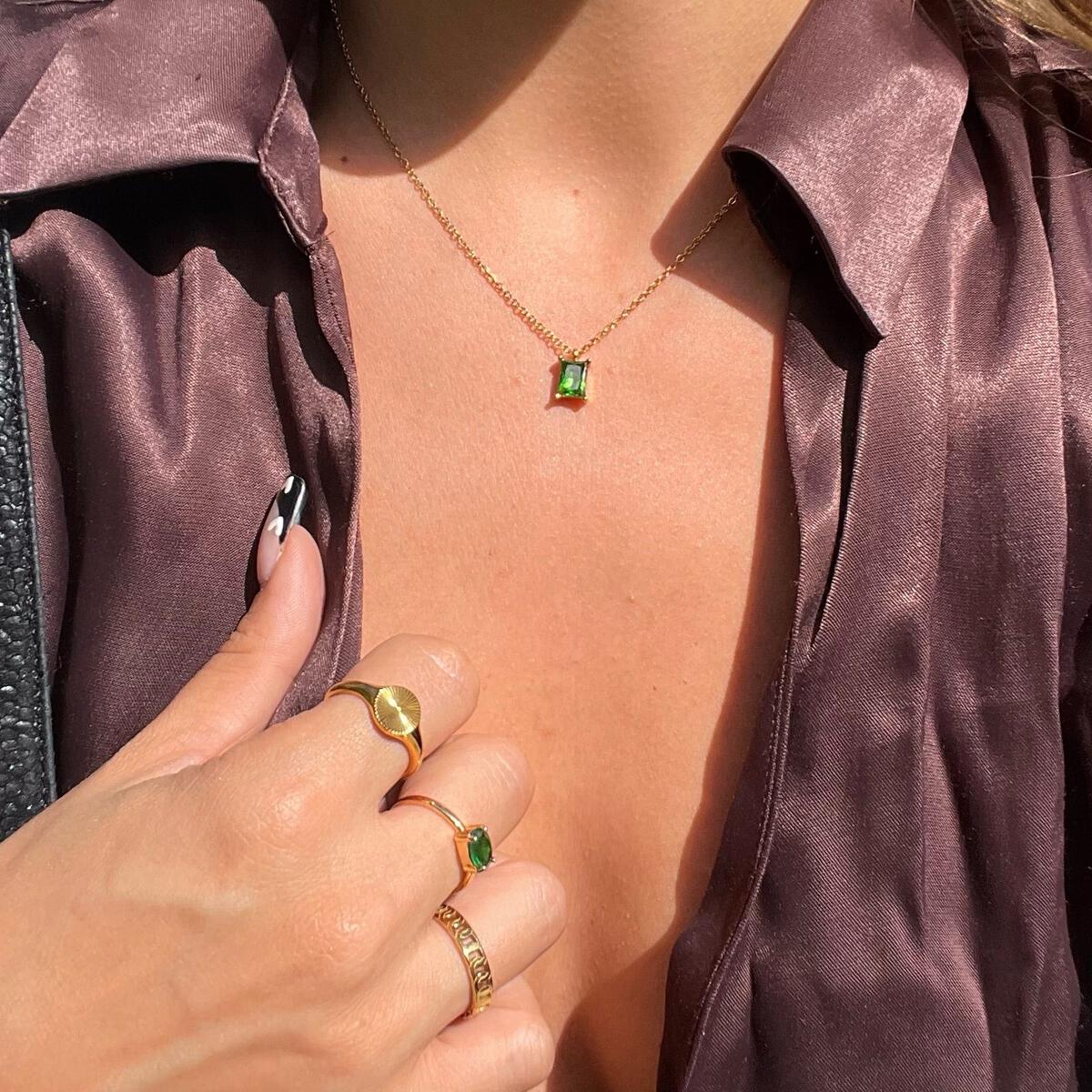 BETHANY BAGUETTE NECKLACE