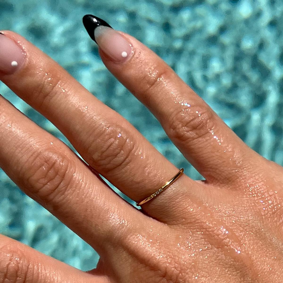 THEA DAINTY RING