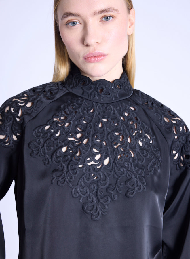 BLACK BLOUSE