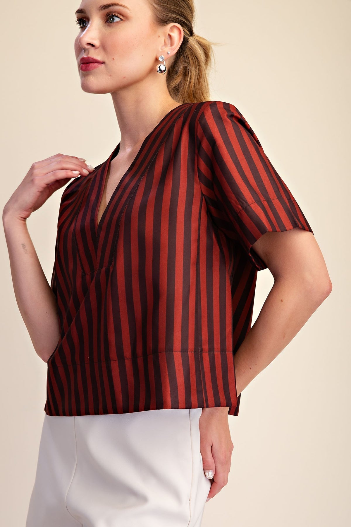 STRIPE V-NECK SHORT SLEEVE TOP