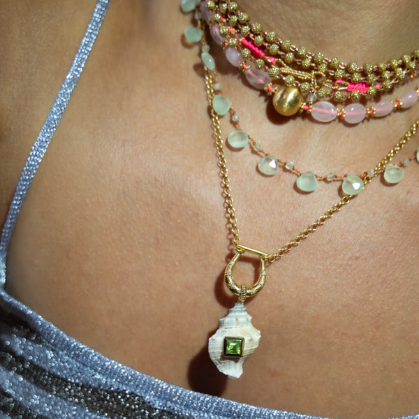 IGGY WHITE SHELL PENDANT