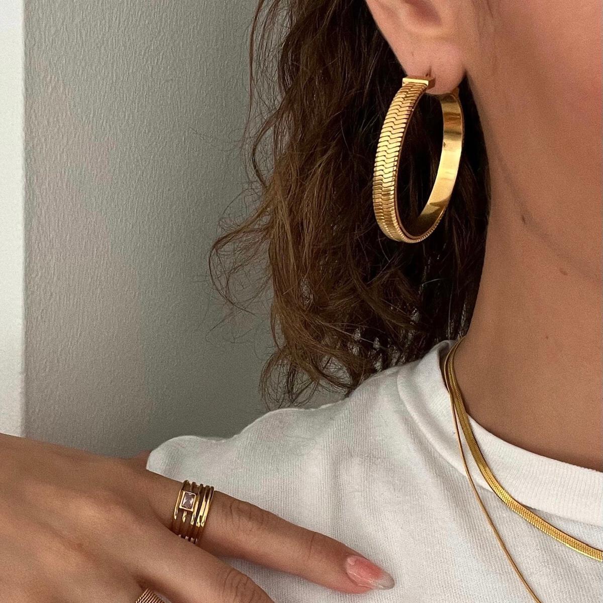 VETTA HERRINGBONE CHAIN HOOPS