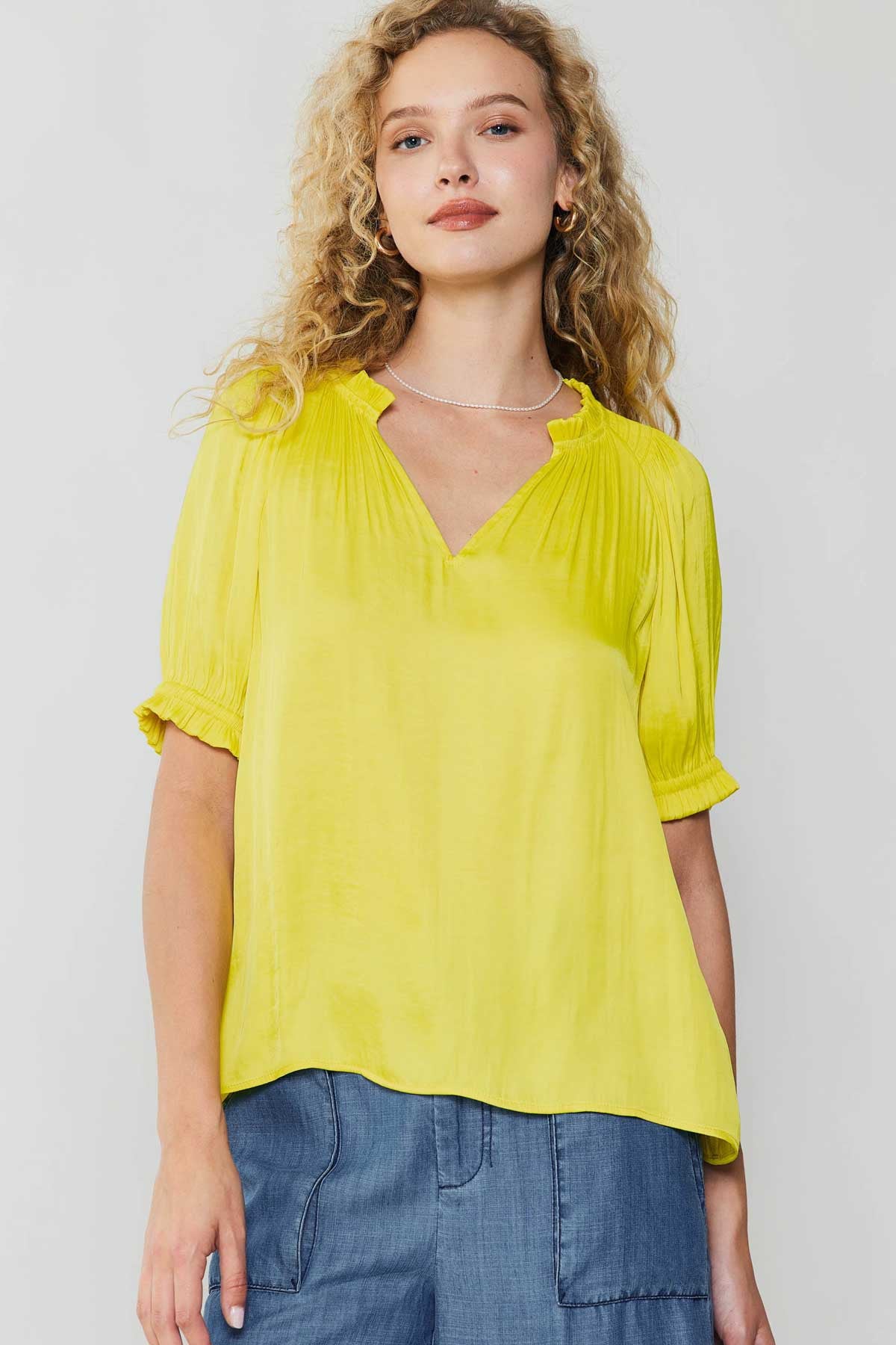 SS V-NECK BLOUSE WITH RUFFLE