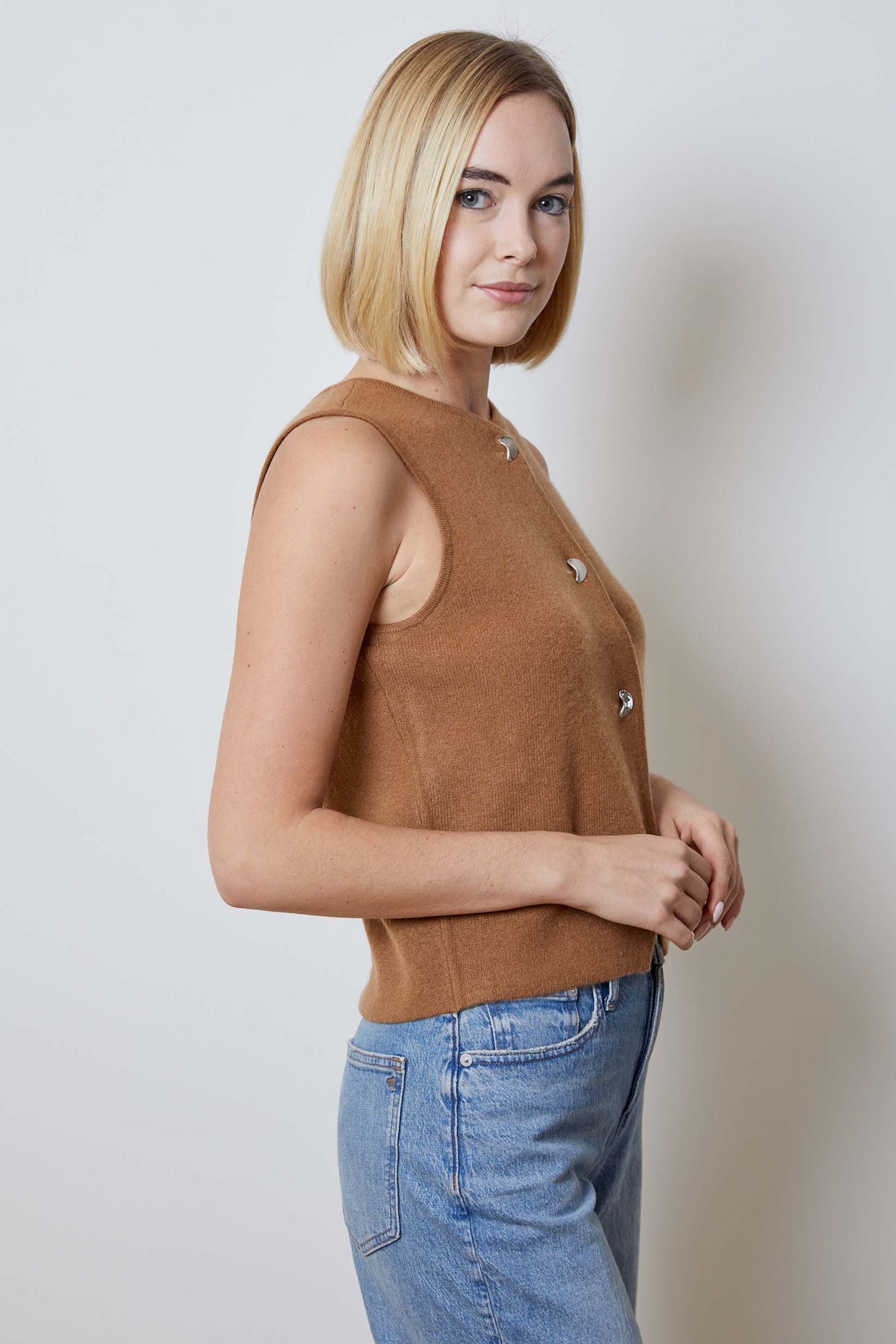 BUTTON VEST