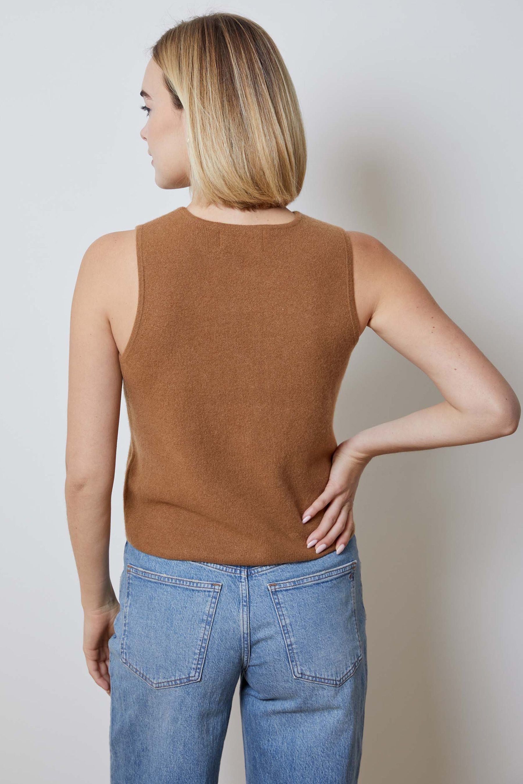 BUTTON VEST
