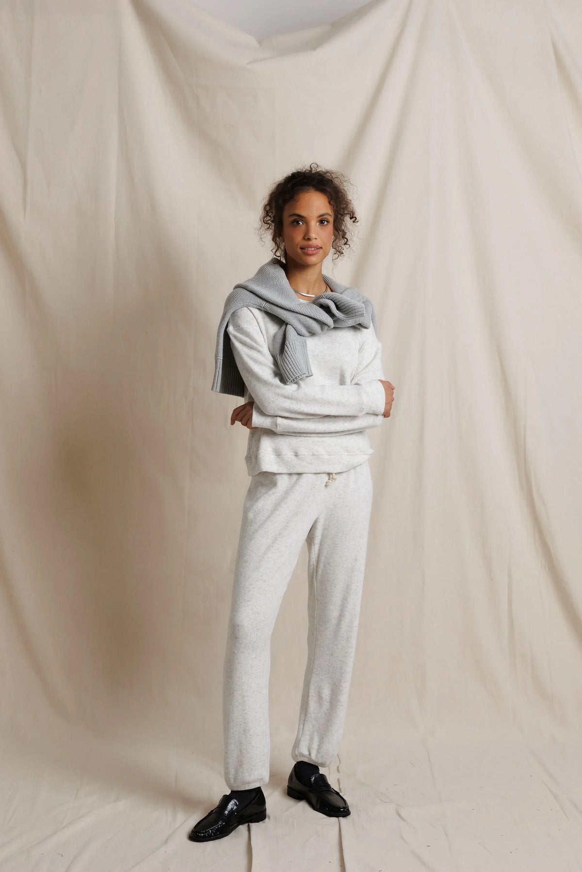 PERFECT WHITE TEE BRINLEY SWEATSHIRT