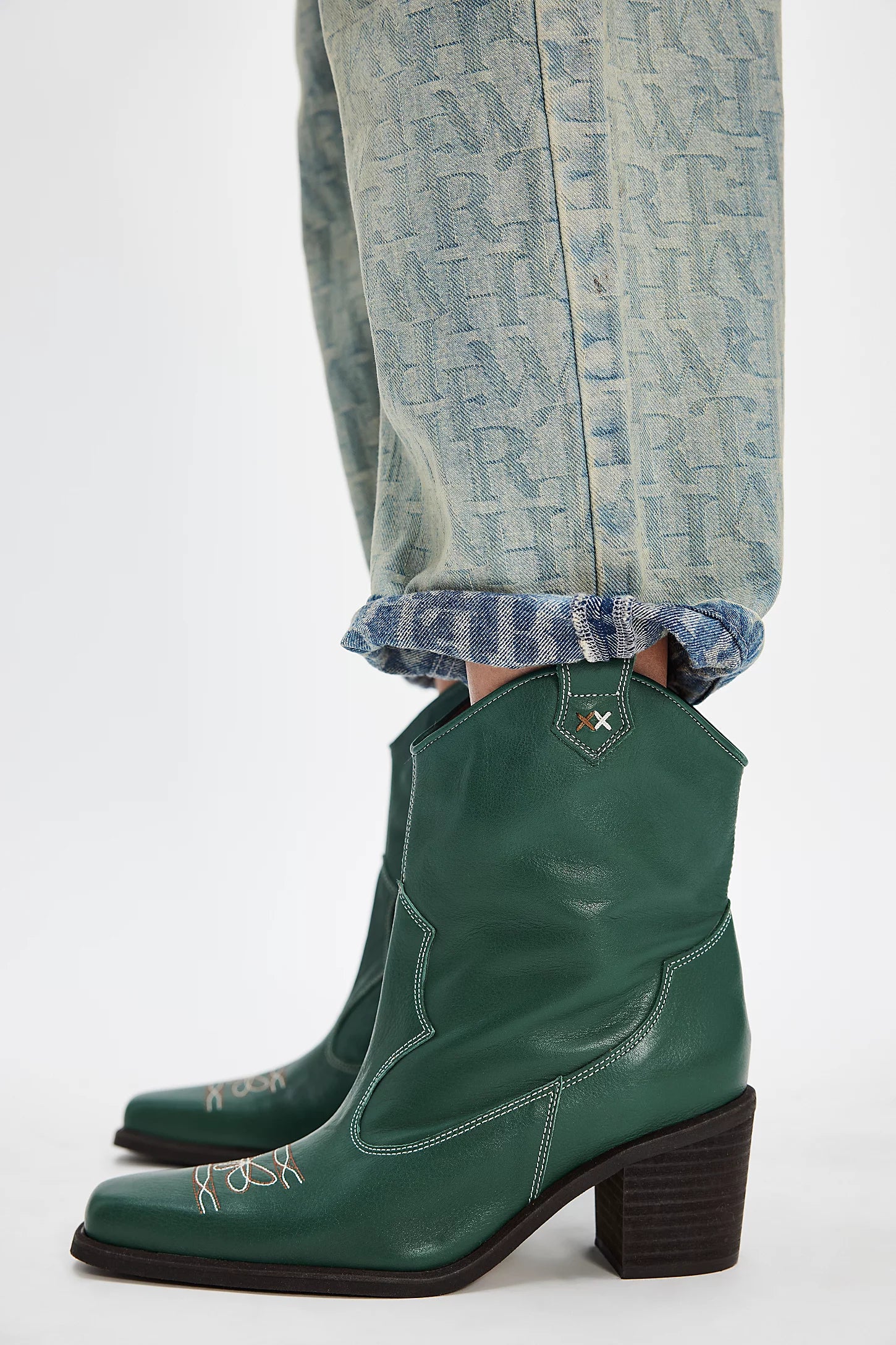 WANDERING WESTERN BOOT