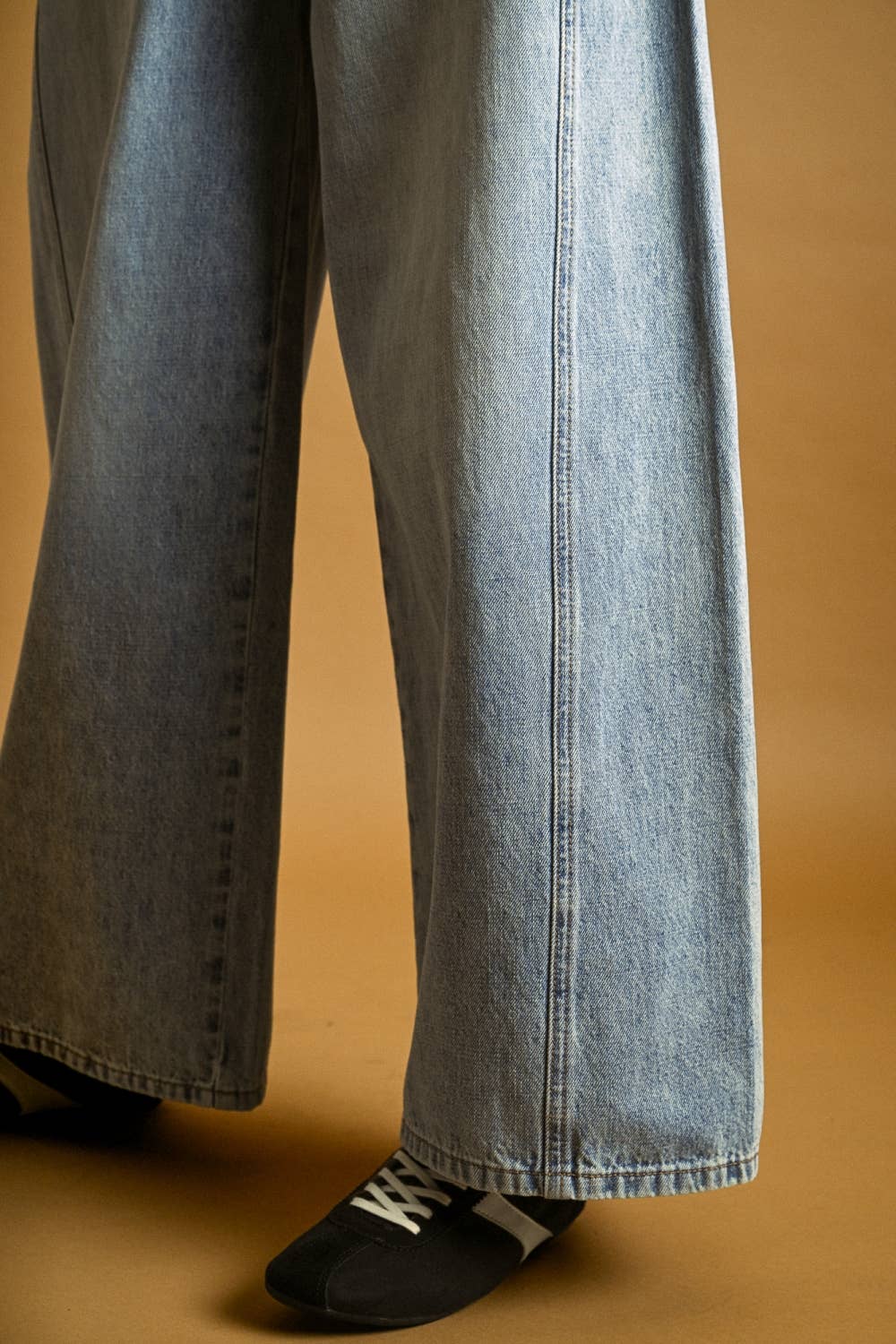 WIDE LEG DENIM