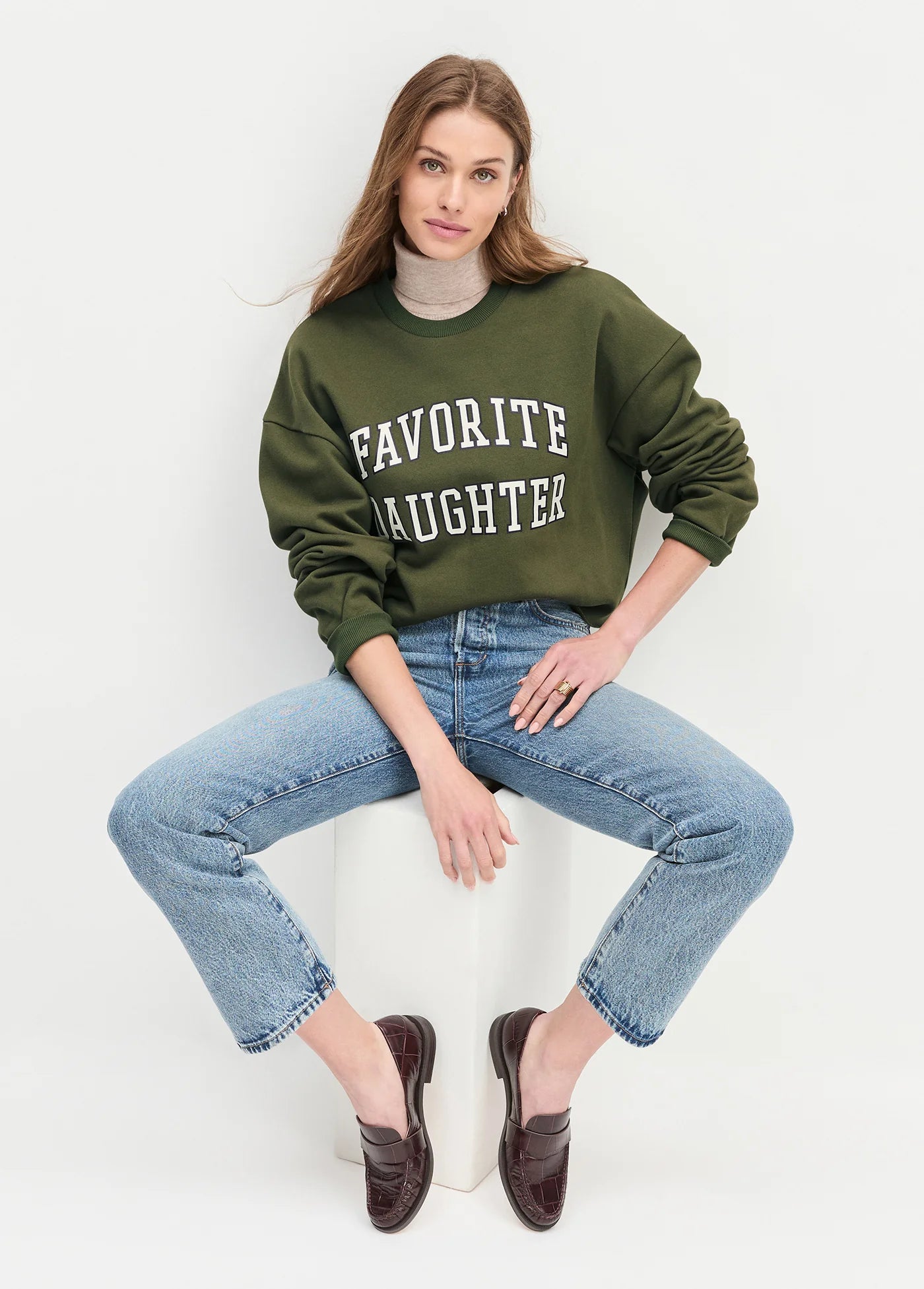 CROPPED COLLEGIATE SWEATSHIRT
