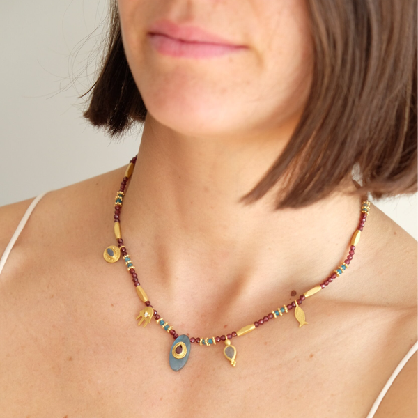 JOHRI NECKLACE GARNET