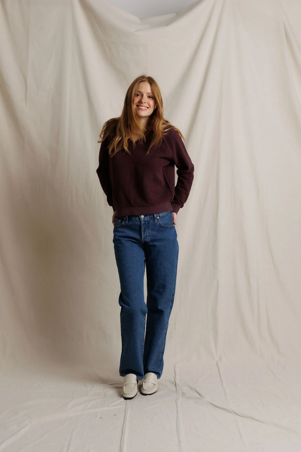 PERFECT WHITE TEE ZURI SWEATSHIRT