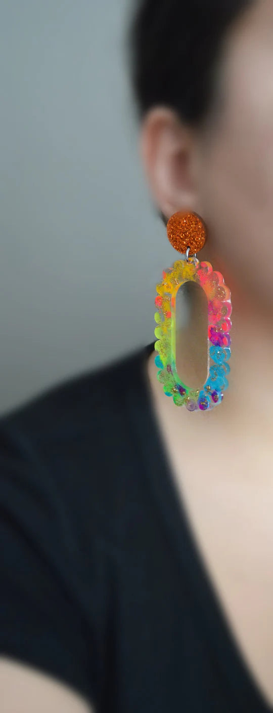 RAINBOW SCALLOP HOOP EARRINGS